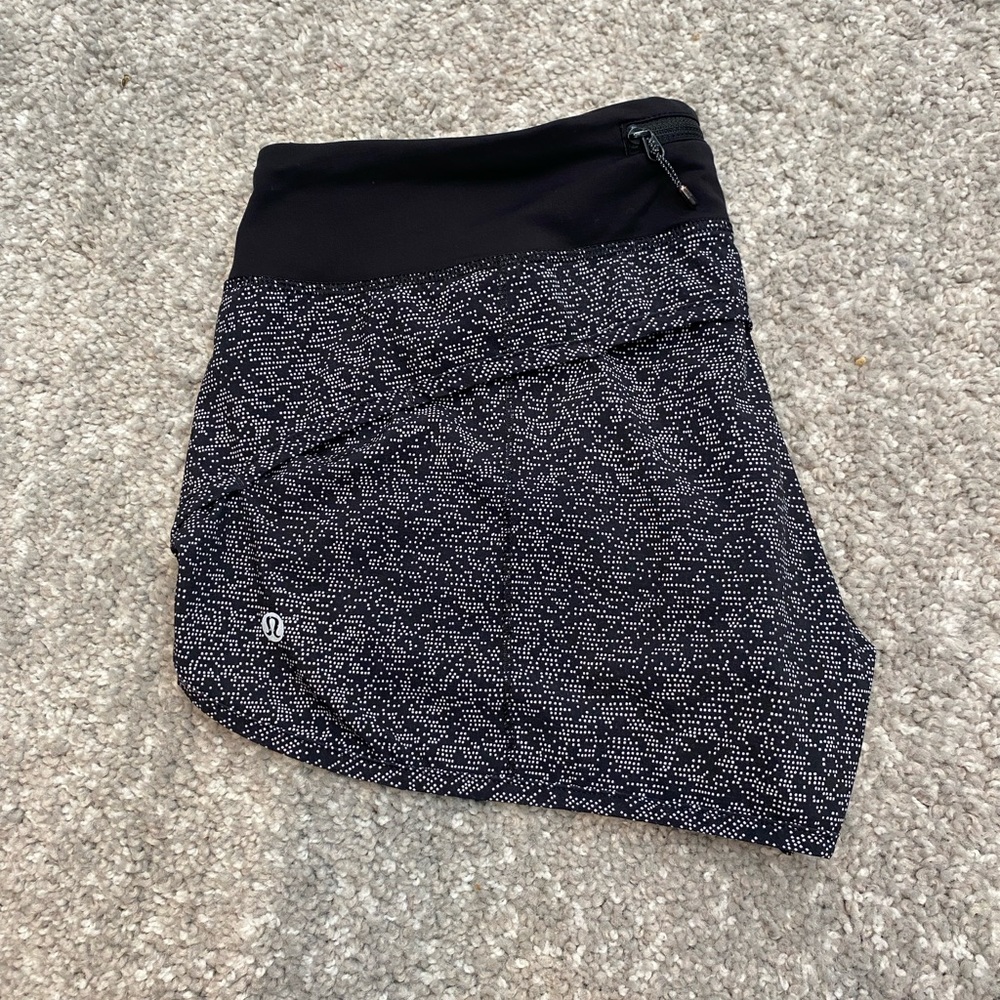 LULULEMON, speed short. size 10, black and white